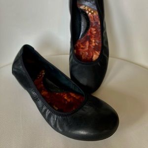 Born Julianne Flats 9.5